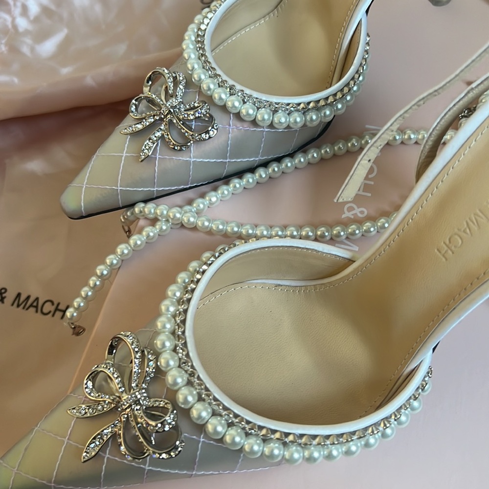 ❌SOLD❌MACH & MACH
Bow of Elizabeth Iridescent Satin Pumps - Picture 2 of 5